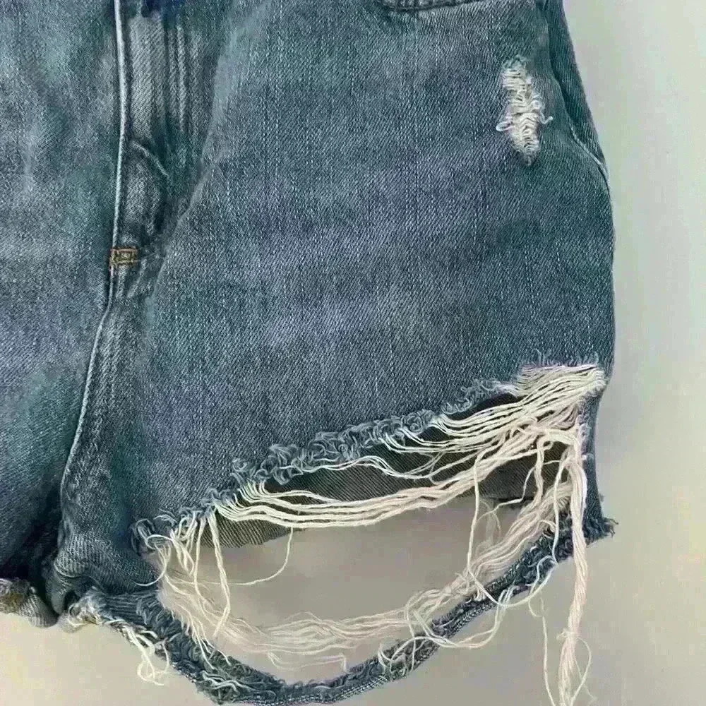 Topshop Moto Mom High-rise Destroyed Demin Shorts Size 8 - Picture 3 of 5